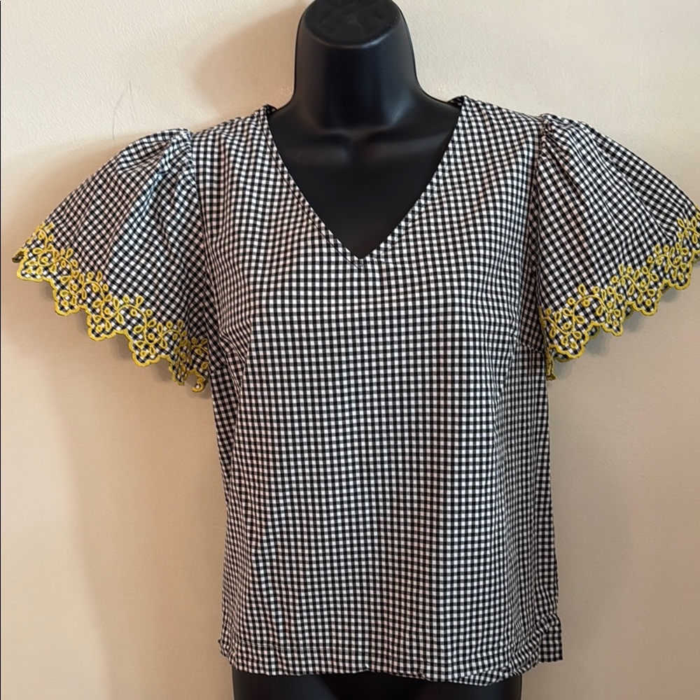 Ann Taylor Gingham V-Neck Flutter Sleeve Top with Yellow Lace Trim 100% Cotton S